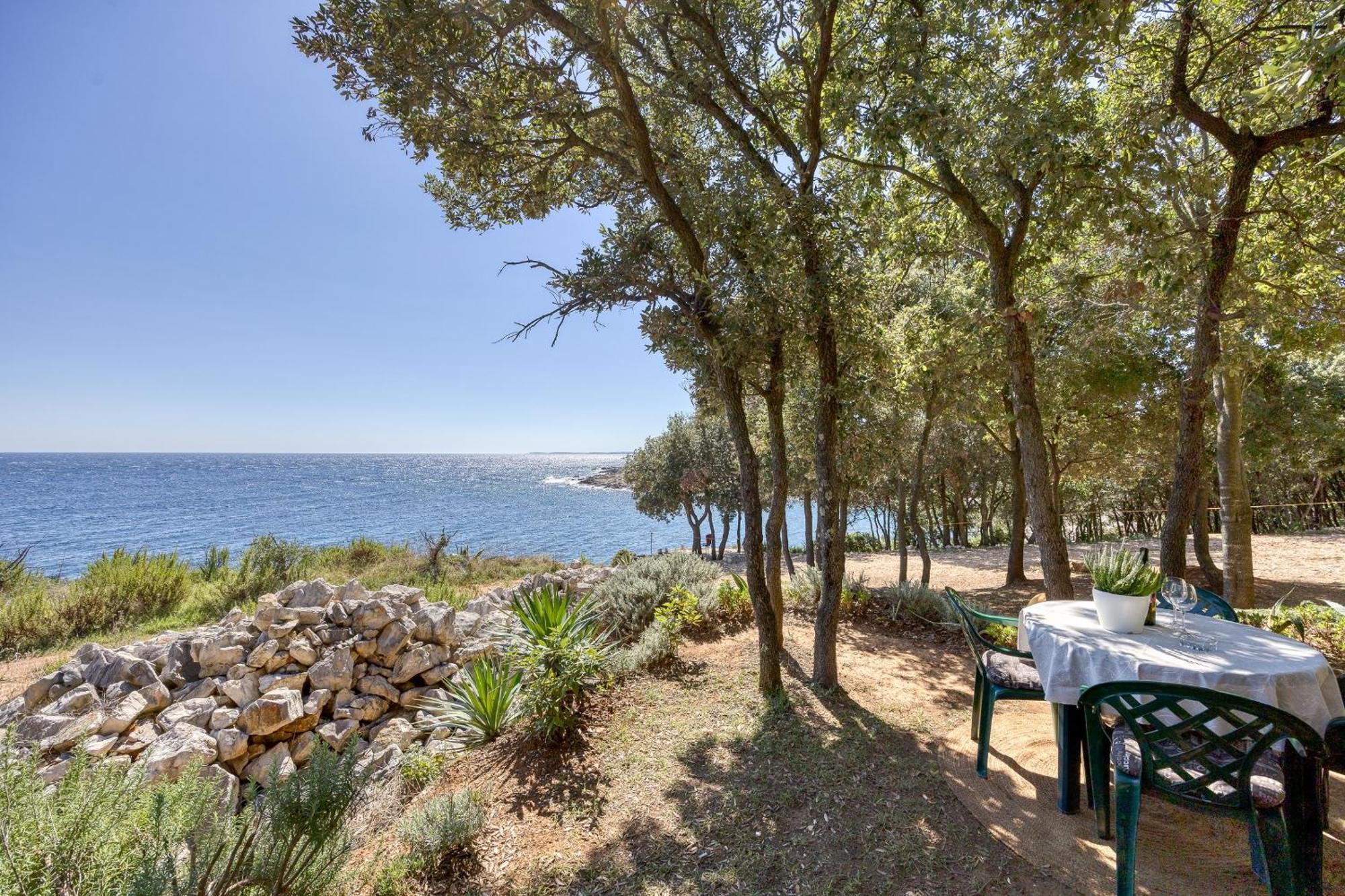 Cottage On The Kavran Beach ภายนอก รูปภาพ